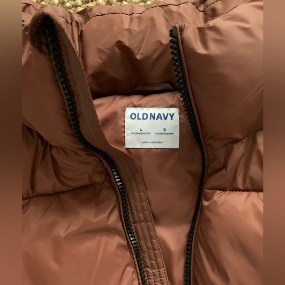 Old Navy puffer jacket in a mahogany/brown in a size Large with a zipper - Picture 3 of 7